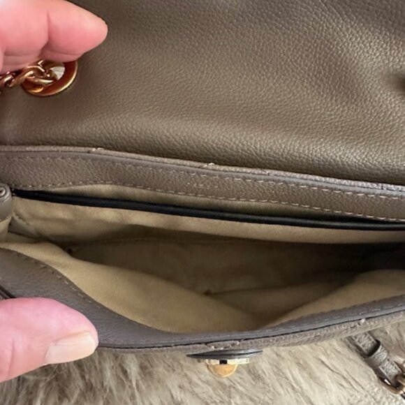 Rebecca Minkoff Mini Chevron Crossbody.- Taupe with Gold Hardware - Never Used - Picture 4 of 4